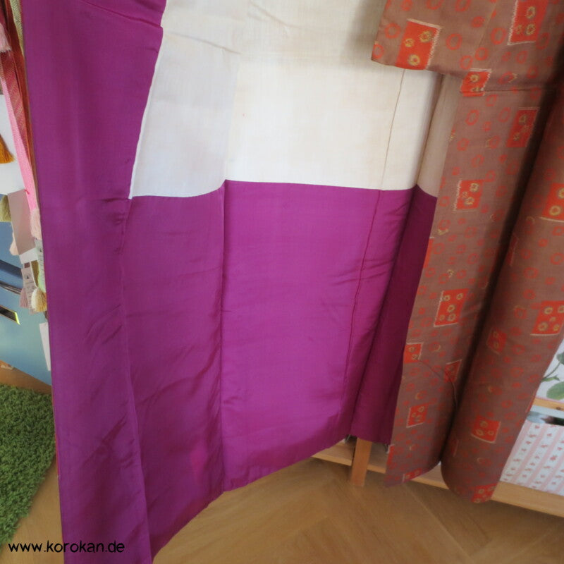 abstraktes Muster auf hellbraun Meisen Seiden Kimono