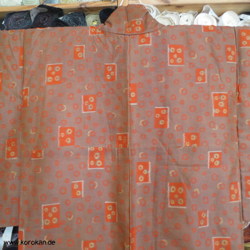 abstraktes Muster auf hellbraun Meisen Seiden Kimono