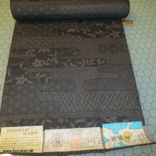Stoffrolle Tsumugi Kimono Seide Tanmono Egasumi Nebel mit Mustern