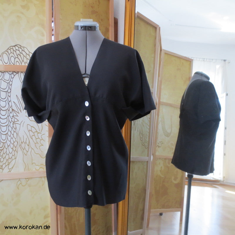 schwarze Chirimen Crêpe Zero Waste Seidenbluse