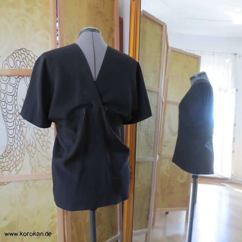 schwarze Chirimen Crêpe Zero Waste Seidenbluse