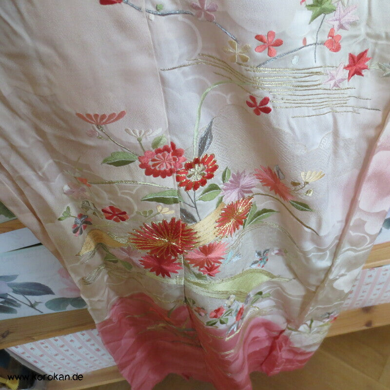 Wolkendamast Furisode, viel Stickerei Seiden Karieba