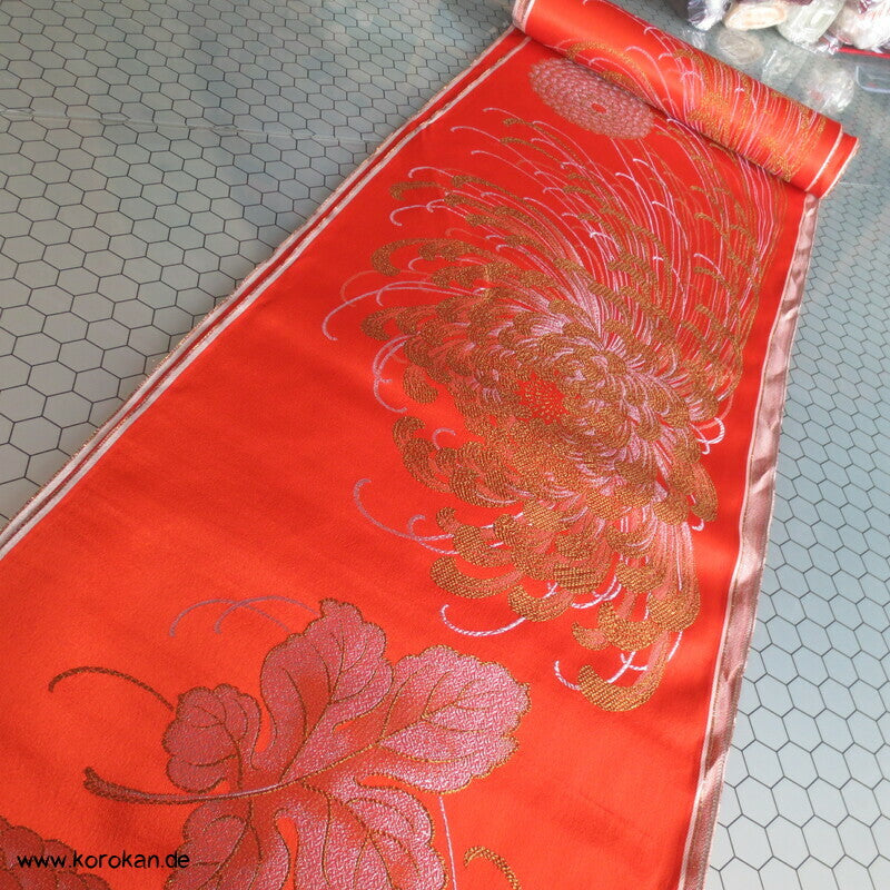 Lurex Chrysanthemen glitzernd auf orange Kimono / Obi Jacquard