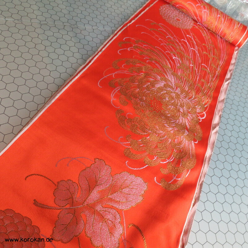 Lurex Chrysanthemen glitzernd auf orange Kimono / Obi Jacquard