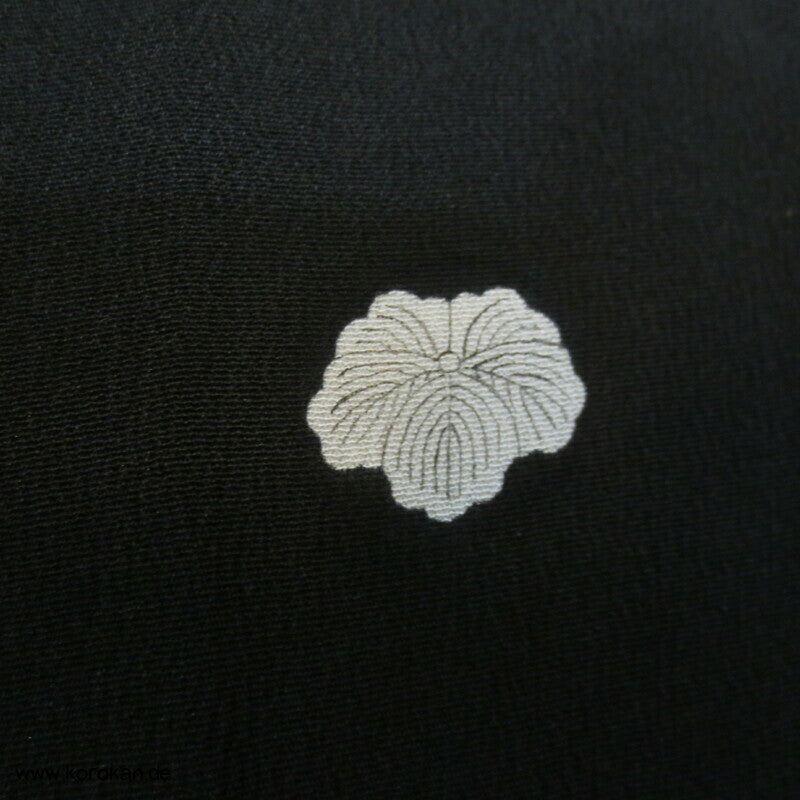 japanischer Tomesode Seidencrepe Kimono mit schmalen Flusslauf