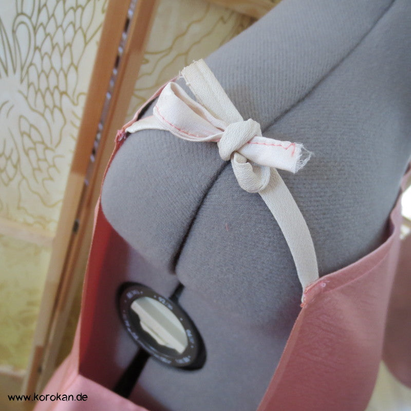 Kimono Seiden Top, rosa Sayagata Damast, Bindeträger