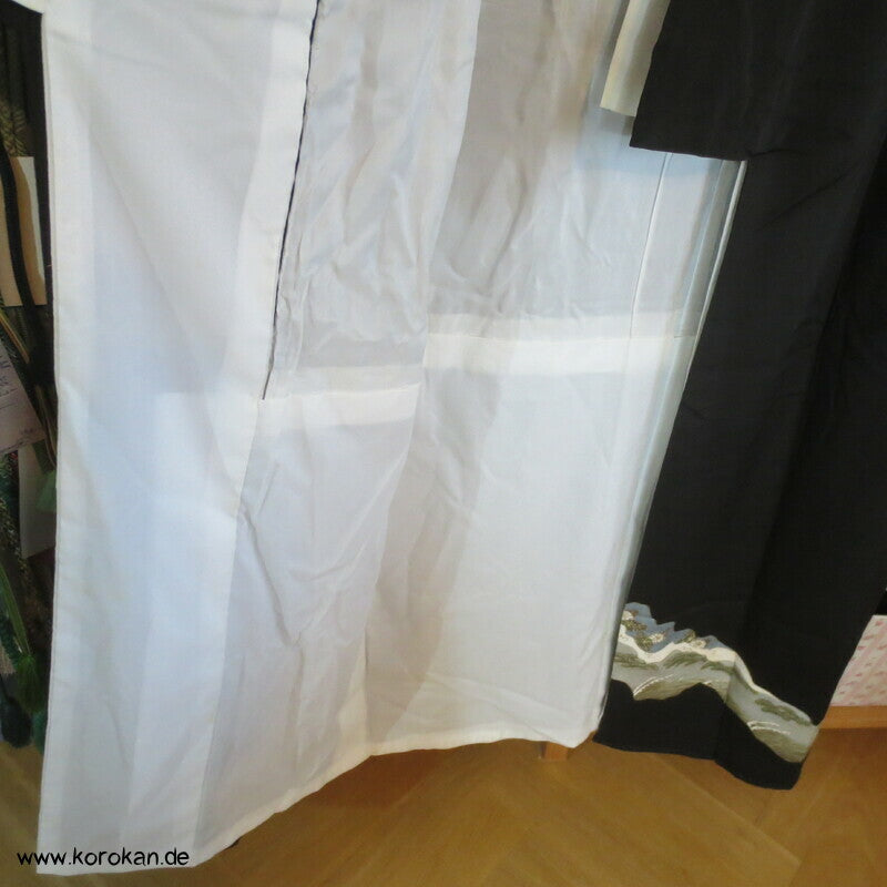japanischer Tomesode Seidencrepe Kimono mit schmalen Flusslauf