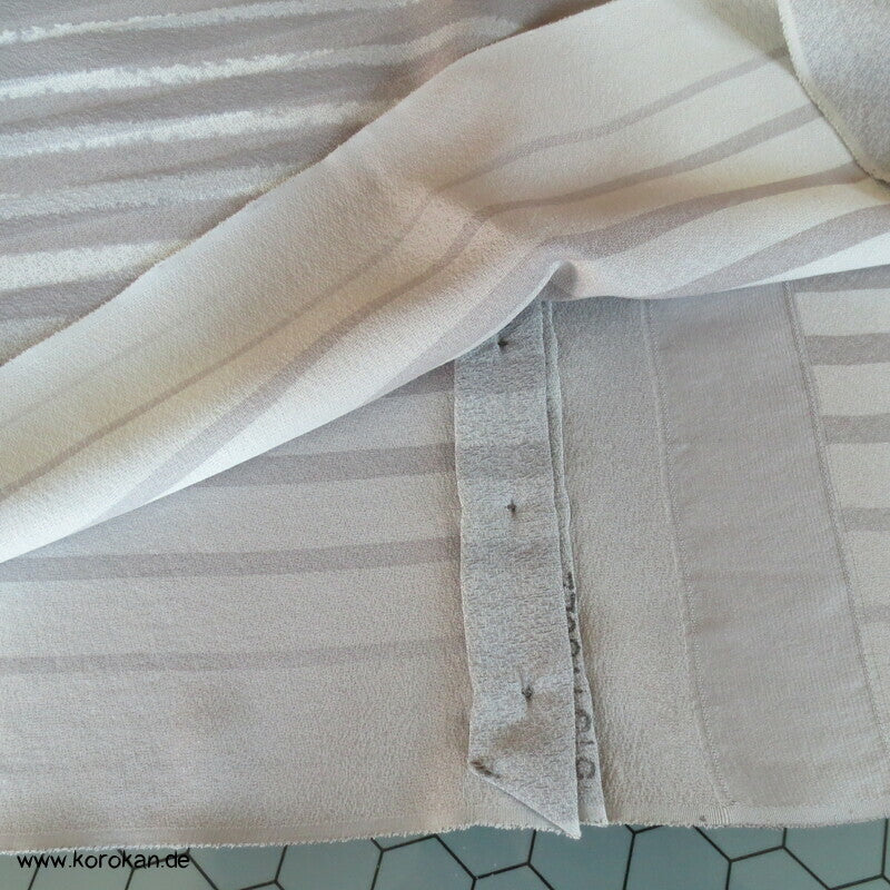 Longshirt aus glänzendem Viscosejersey mit Verlängerung aus Kimonoseidenrest,  Gr. XL
