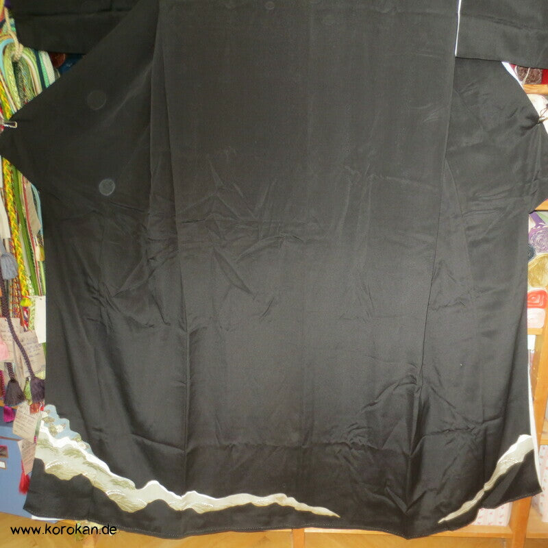 japanischer Tomesode Seidencrepe Kimono mit schmalen Flusslauf