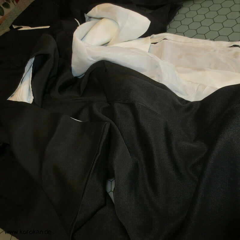 japanischer Tomesode Seidencrepe Kimono mit schmalen Flusslauf