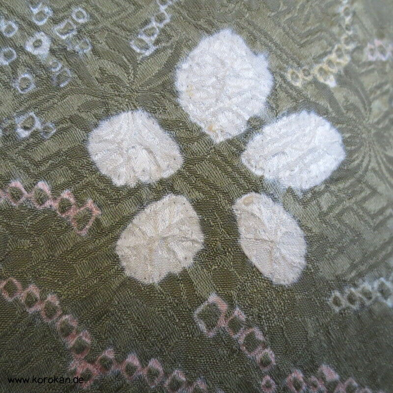 Wolken auf Khakigrün Shibori Seiden Komon Kimono