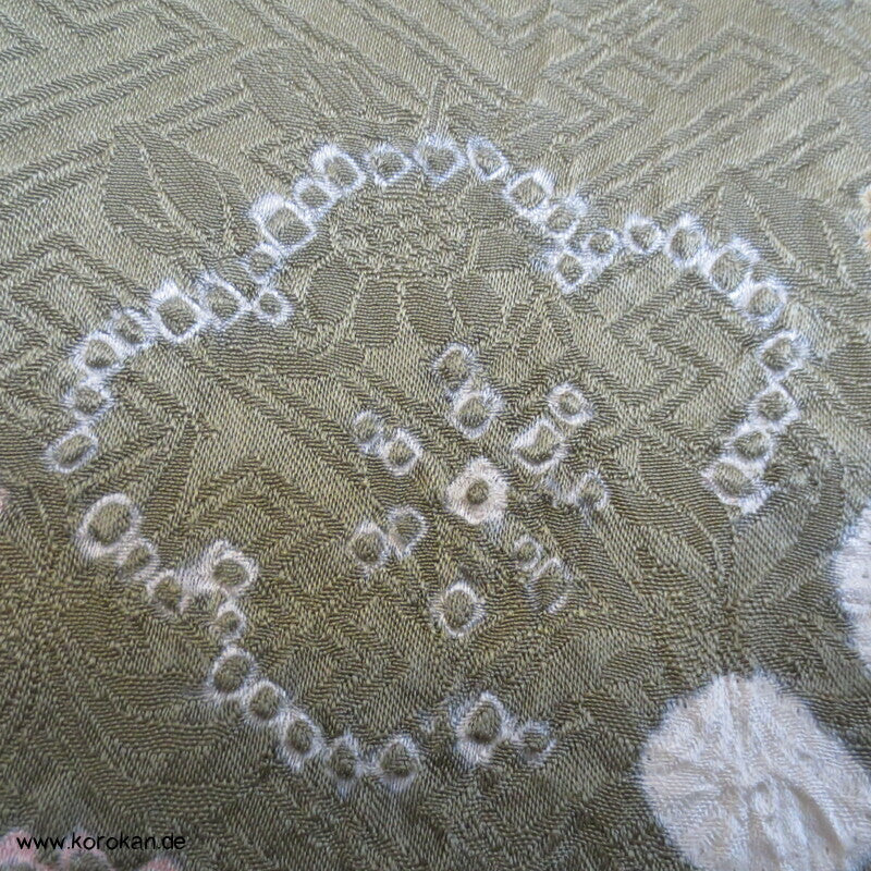Wolken auf Khakigrün Shibori Seiden Komon Kimono