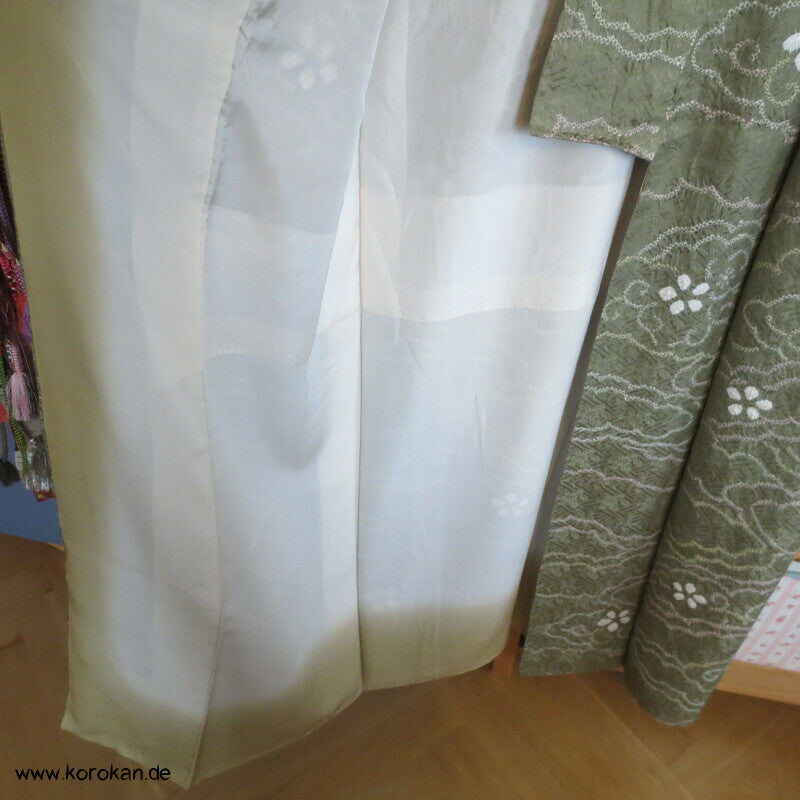 Wolken auf Khakigrün Shibori Seiden Komon Kimono