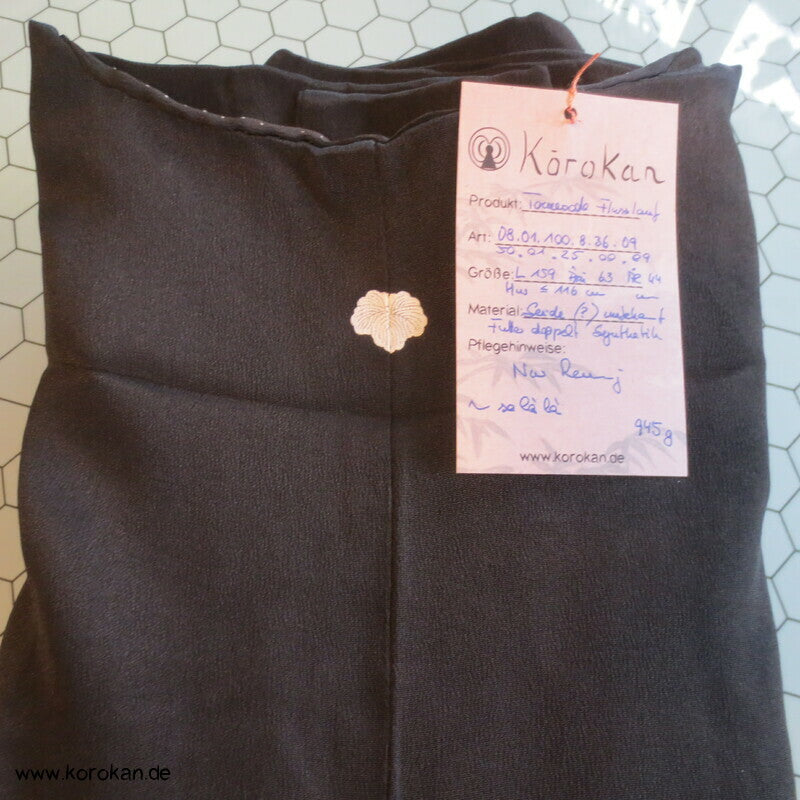 japanischer Tomesode Seidencrepe Kimono mit schmalen Flusslauf