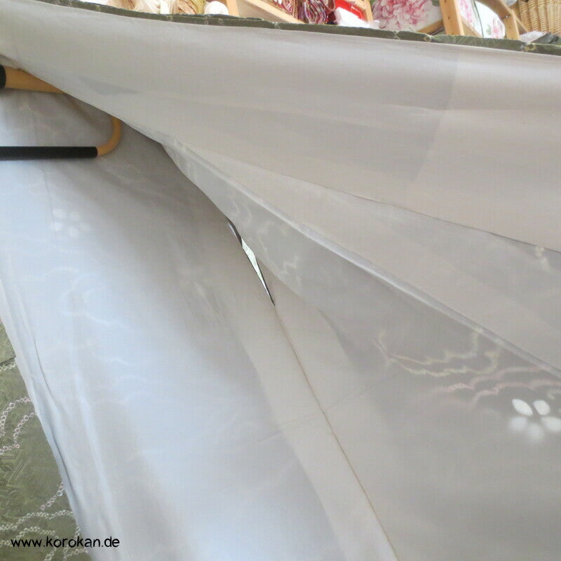 Wolken auf Khakigrün Shibori Seiden Komon Kimono