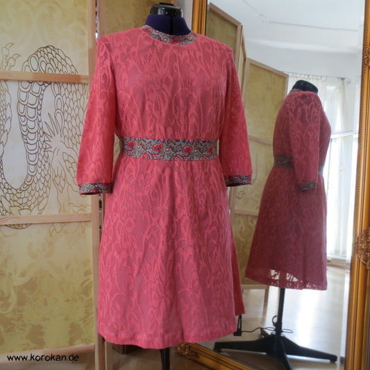 Baumwollspitzenjersey Kleid, farblich abgesetzt