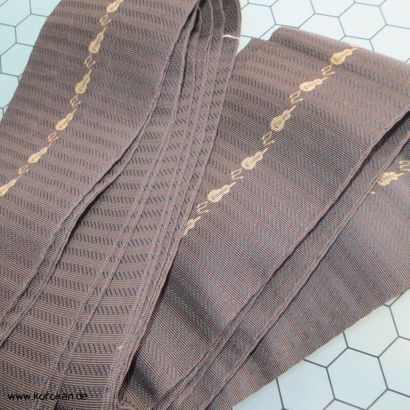 Kaku Kimono Gürtel braun mit Mittelstreifen, Violine oder Zacken