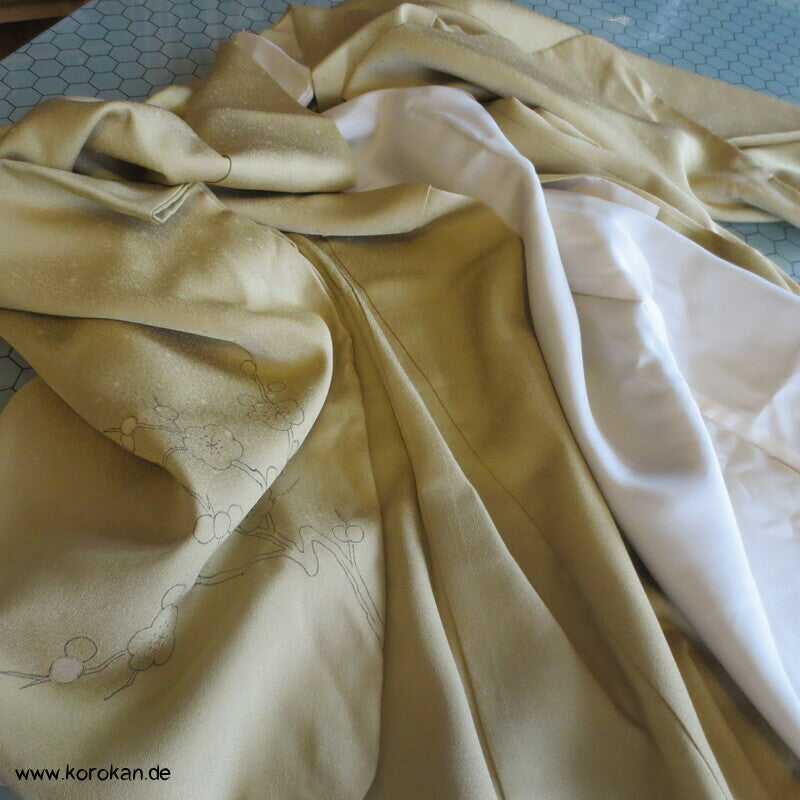 Ume Zweige auf blassem curry Winter Homongi Kimono