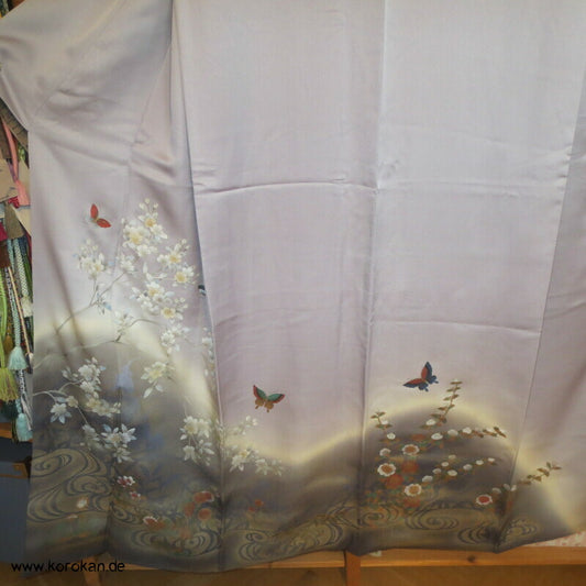 Homongi Kimono mit Blumen und Schmetterlingen, viel Goldauflage