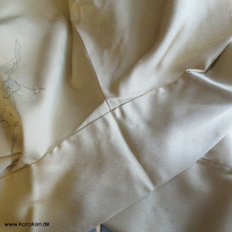 Ume Zweige auf blassem curry Winter Homongi Kimono