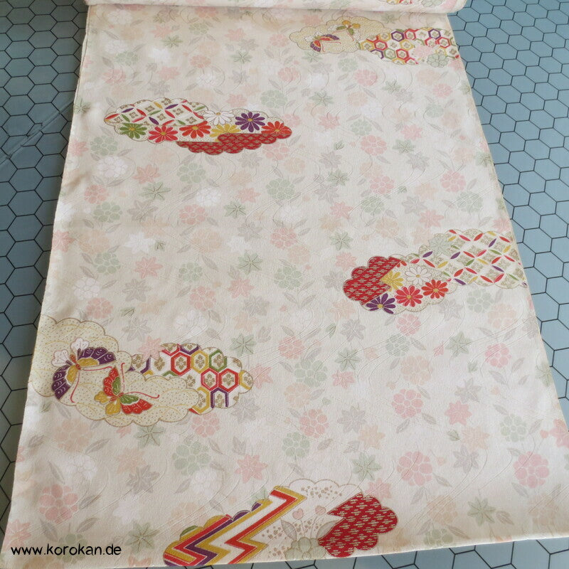 Wolken mit Blüten, Flusswellen Rinzu Damast Kimono Seide