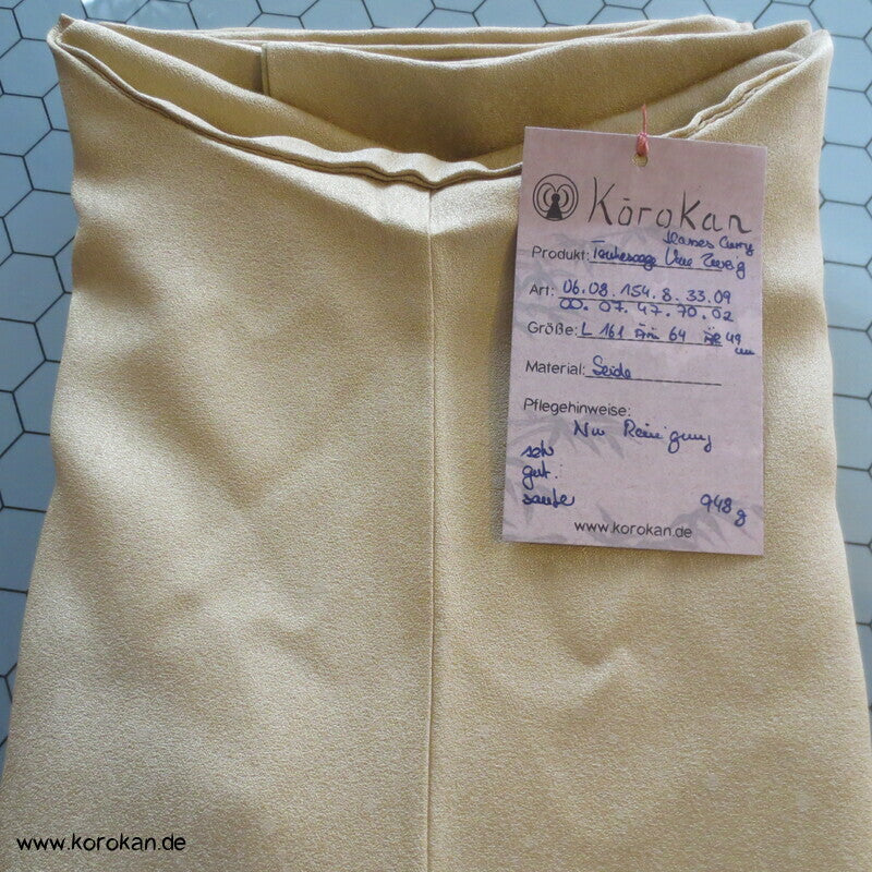 Ume Zweige auf blassem curry Winter Homongi Kimono