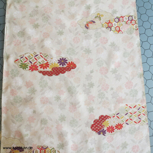 Wolken mit Blüten, Flusswellen Rinzu Damast Kimono Seide