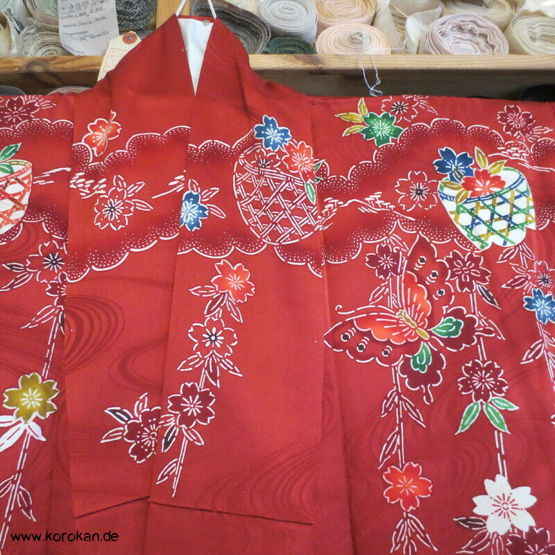 Furisode Seidendamast Kimono mit Bingata Motiven