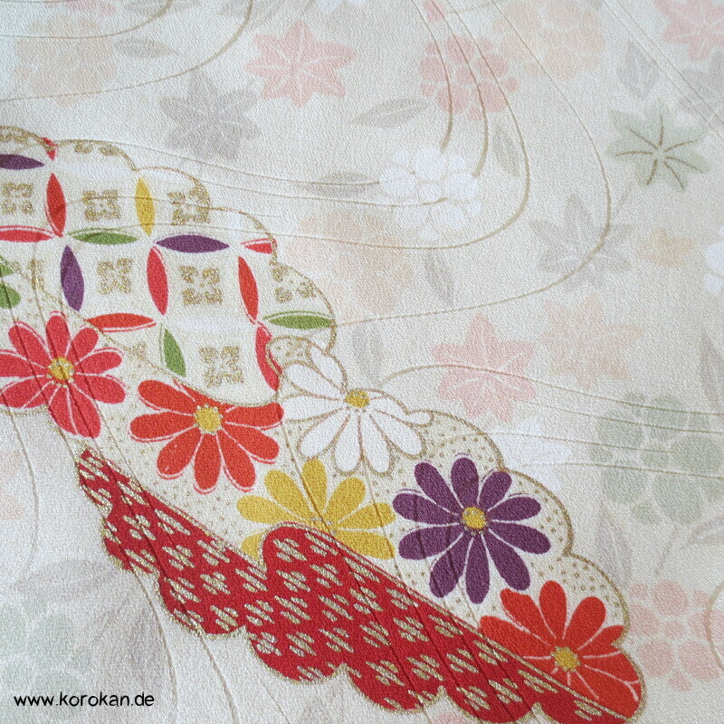 Wolken mit Blüten, Flusswellen Rinzu Damast Kimono Seide