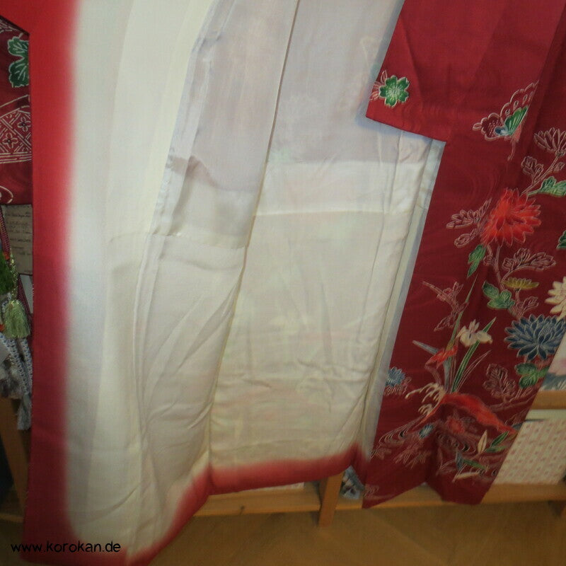 Furisode Seidendamast Kimono mit Bingata Motiven