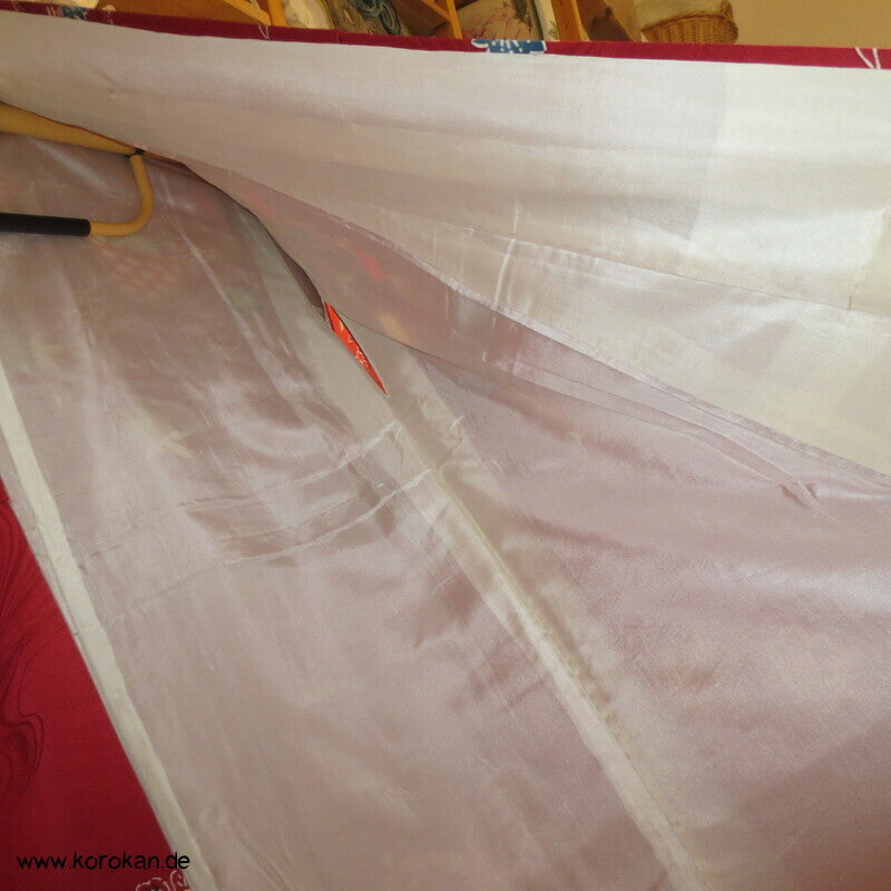 Furisode Seidendamast Kimono mit Bingata Motiven