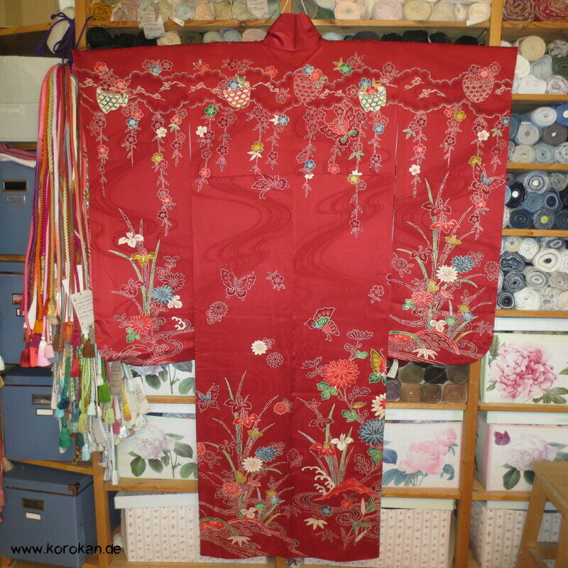 Furisode Seidendamast Kimono mit Bingata Motiven