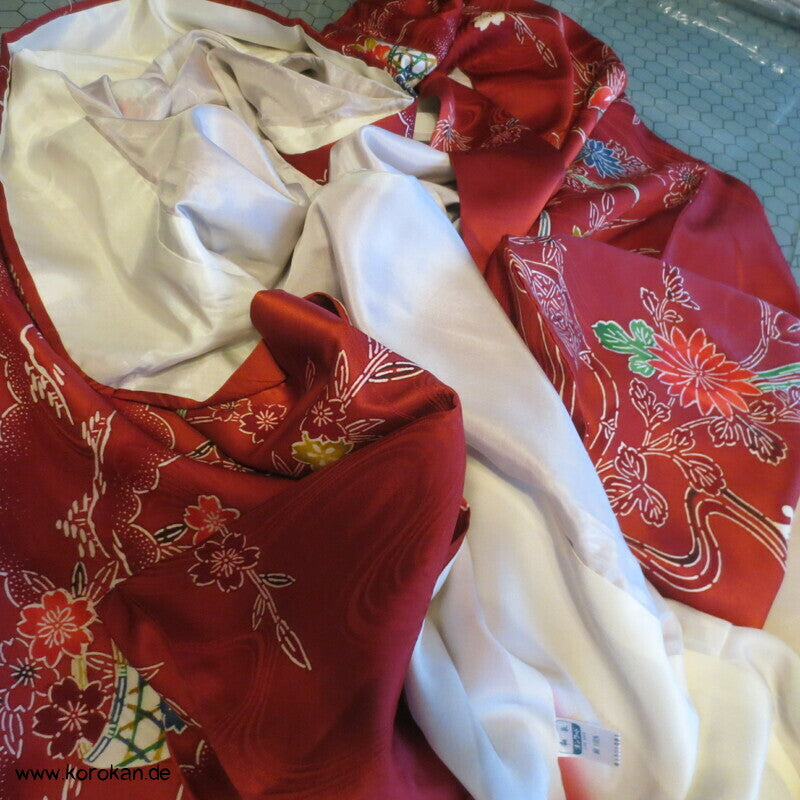 Furisode Seidendamast Kimono mit Bingata Motiven