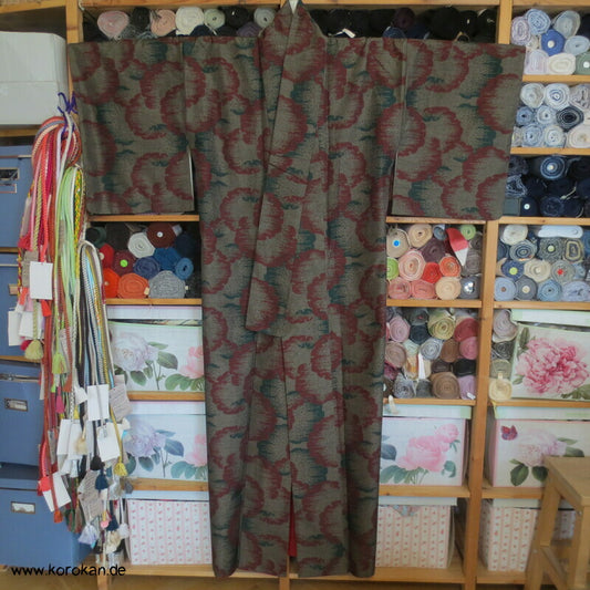 Schneeflocken, grün rot auf grau Kasuri Tsumugi Kimono