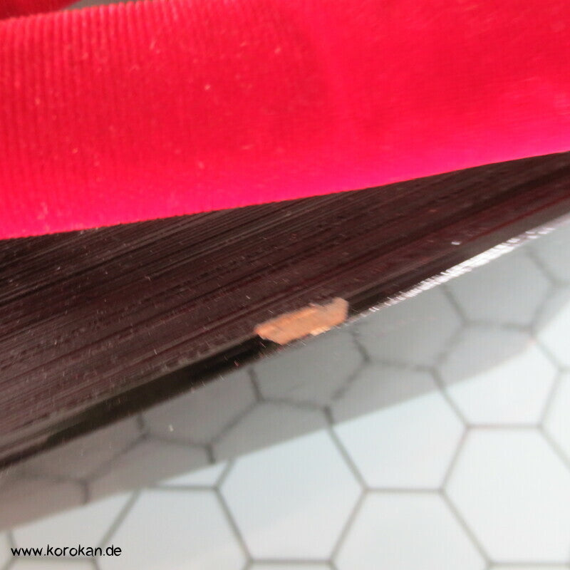 japanische Pokkori artige Maiko Geta Sandalen, schwarz lackiert, roter Samt