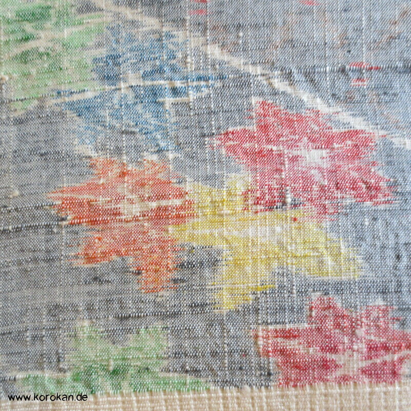 bunte Blumen auf grau, grobe, schwere Tsumugi Seide