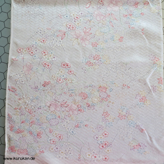 Higaki Flechtmuster Seidendamast Kimono Stoffrest mit Blütendruck