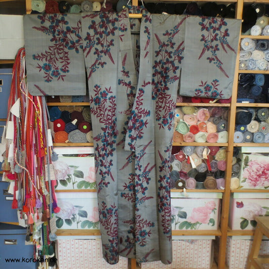Nandina und Nadeshiko Meisen Seiden Hitoe Kimono