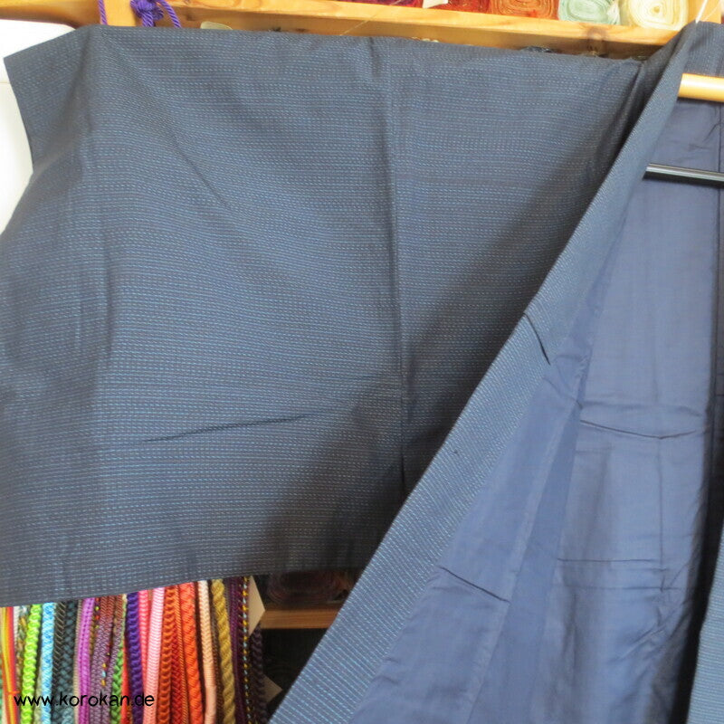 Oshima Tsumugi Seiden Komon Kimono, Kasuri Feinkaro