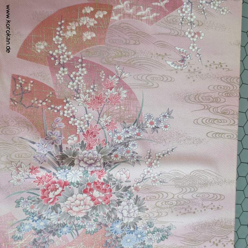 gold und silberne Überfangdruck Blumen und Fächer Kimono Seidencrepe