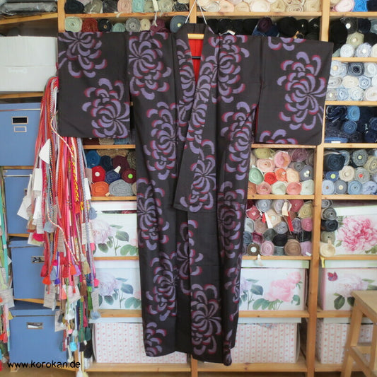 Rangiku Crazy Chrysantheme auf schwarz Meisen Seiden Kimono