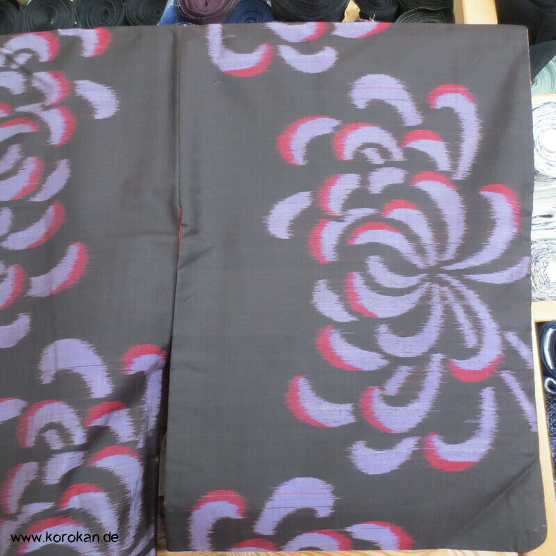 Rangiku Crazy Chrysantheme auf schwarz Meisen Seiden Kimono