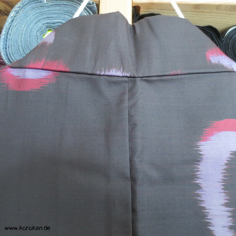 Rangiku Crazy Chrysantheme auf schwarz Meisen Seiden Kimono