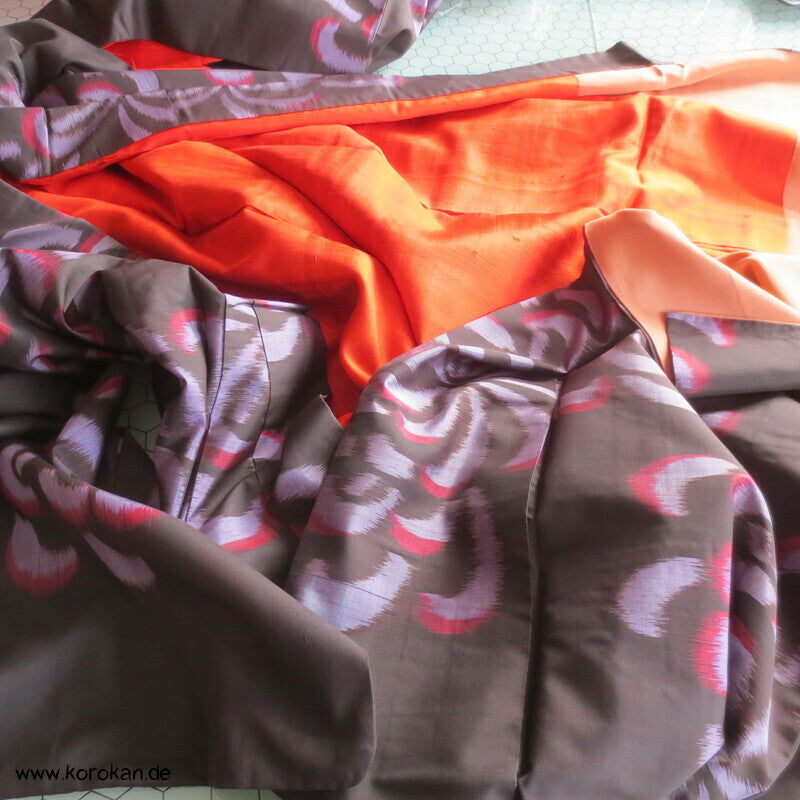Rangiku Crazy Chrysantheme auf schwarz Meisen Seiden Kimono