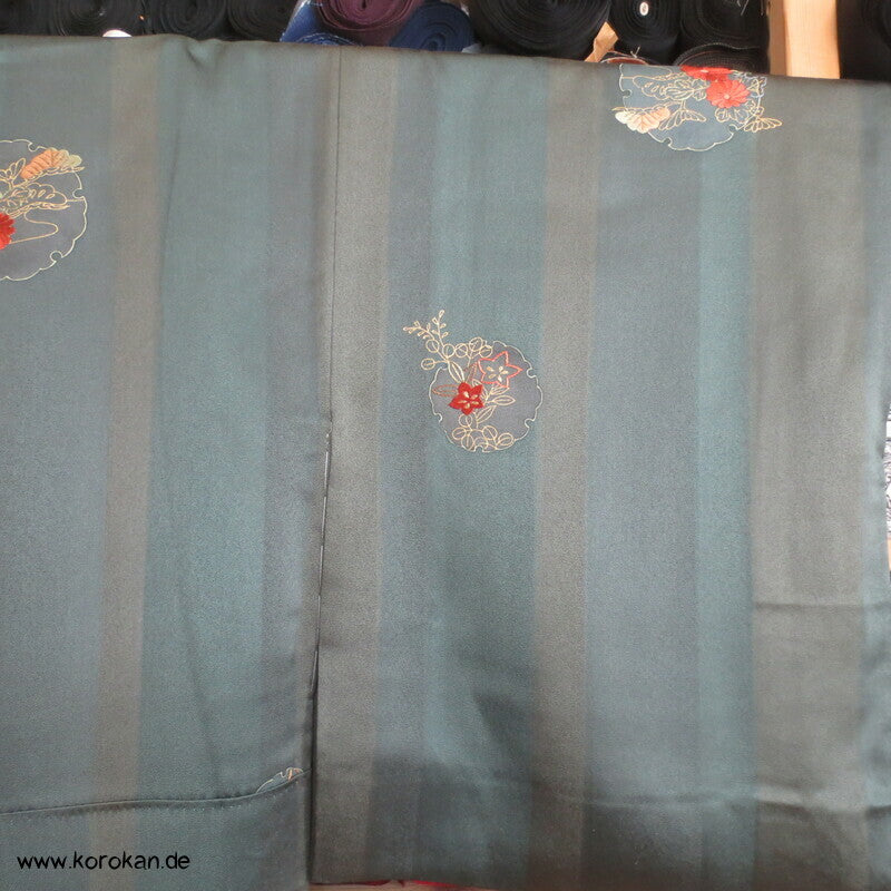 bestickte Rondelle auf Satinstreifen Tsukesage Kimono