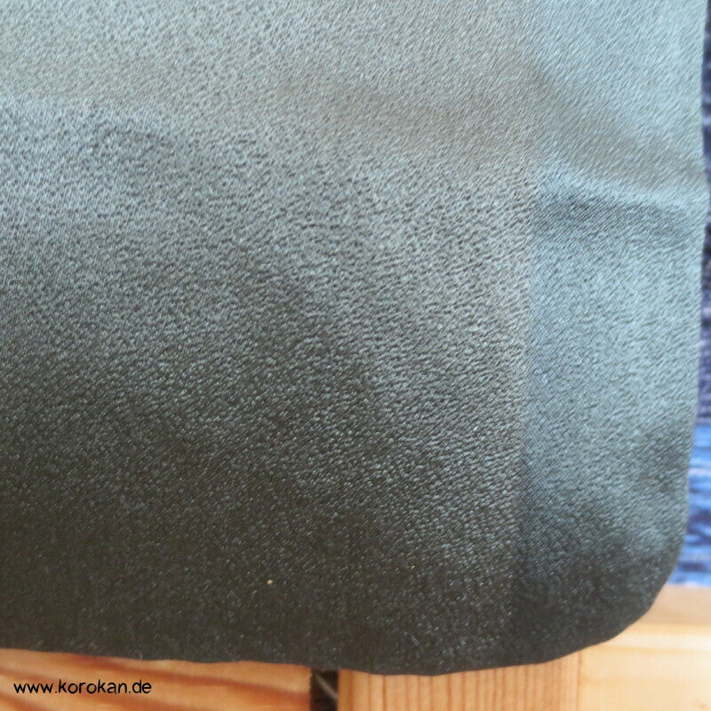 bestickte Rondelle auf Satinstreifen Tsukesage Kimono