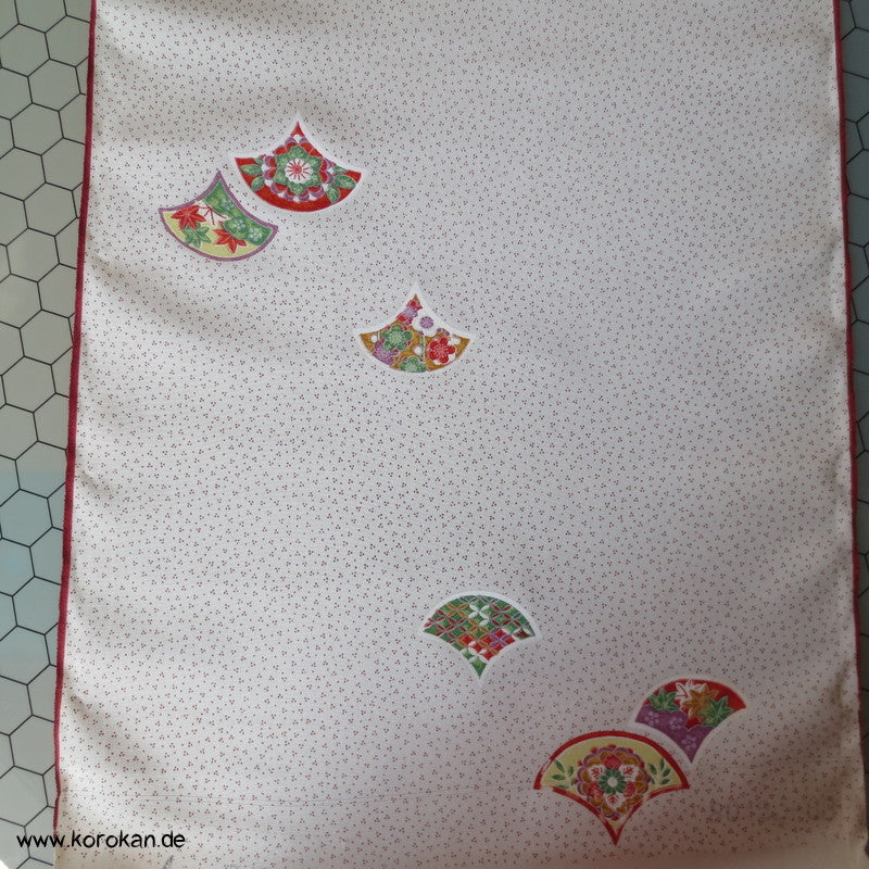 kleine Dreierpunkte, Fächer Kimono Seide