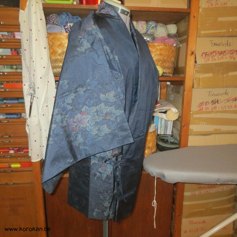 Dochugi Kimono Jacke feinste Kasuri Tsumugi mit Weinblätter und Trauben Muster