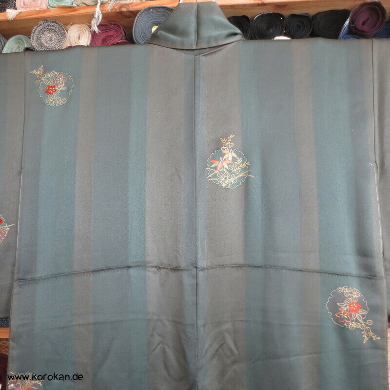 bestickte Rondelle auf Satinstreifen Tsukesage Kimono
