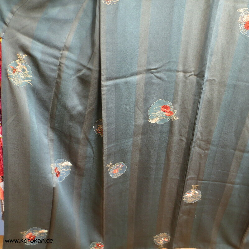 bestickte Rondelle auf Satinstreifen Tsukesage Kimono
